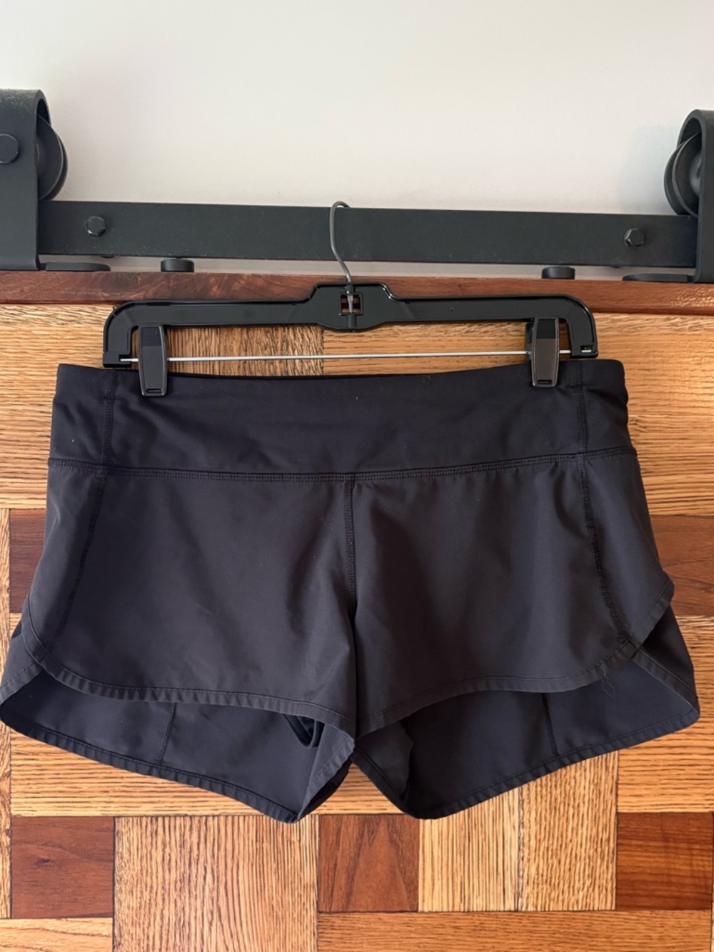 Lululemon | Speed Up Low Rise 2.5” Shorts Black 8 - Picture 5 of 9